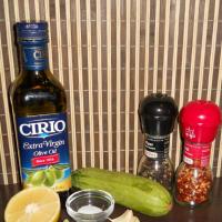 Friss cukkinisaláta elkészítése: receptek fotókkal Cukkinisaláta zöldséghámozóval